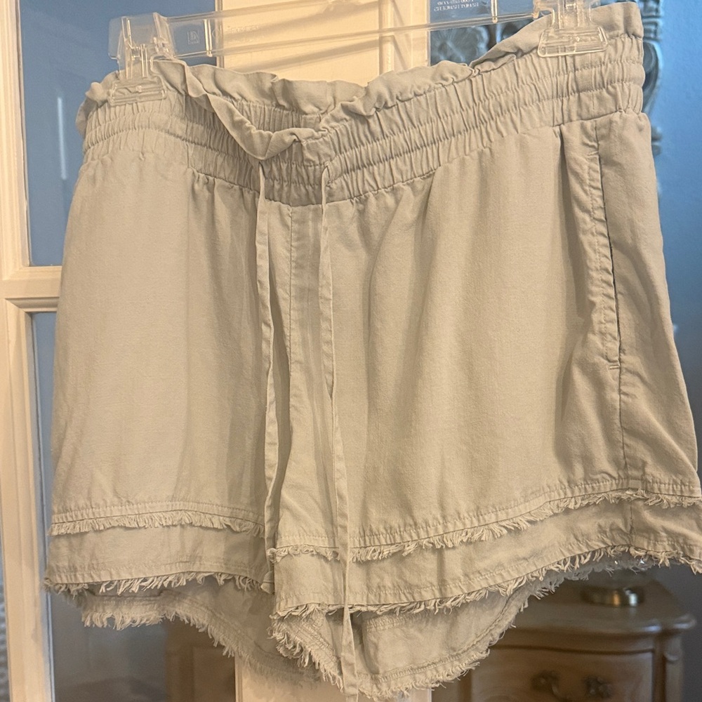 Women's Cloth & Stone Fray Hem Shorts - Picture 1 of 3